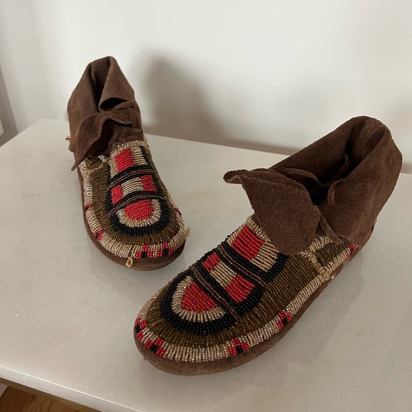 Beaded moccasins from House of Harlow 1960 - Picture 3 of 6